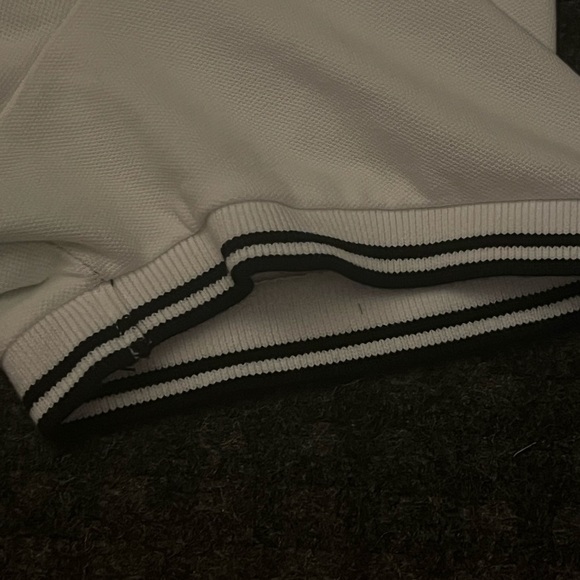 Preowned Hollister Men’s White and Navy Colorblock Polo Size Small . - Picture 7 of 10